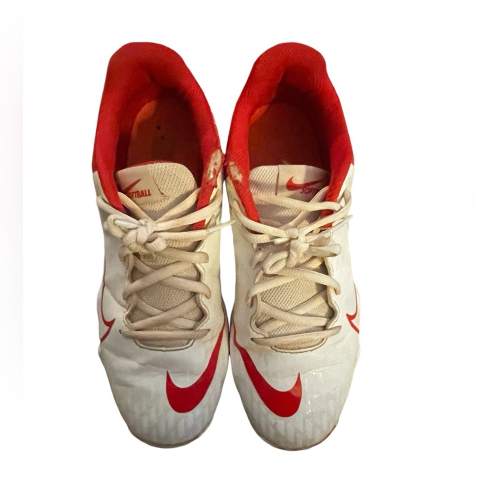 EUC Nike softball cleats minimal wear to inner top of both shoes.